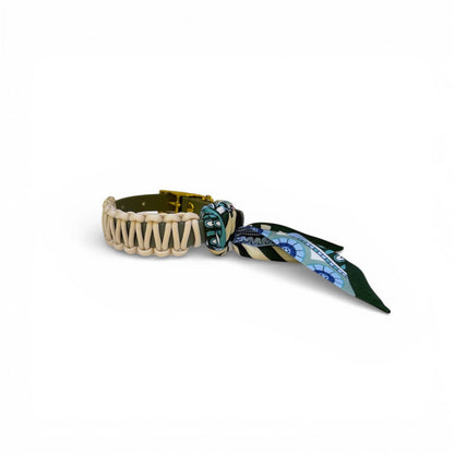 Collar Karel: L