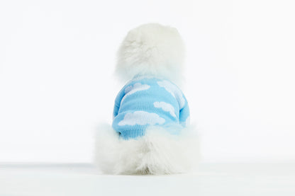 Błękitny sweterek dla psa w chmurki