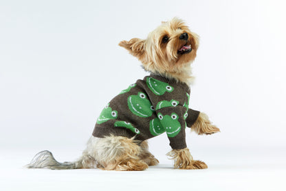 Brązowy sweterek dla psa w żabki