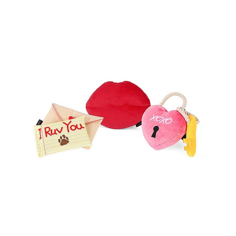 play-love-bug-dog-toys-red-lips-3